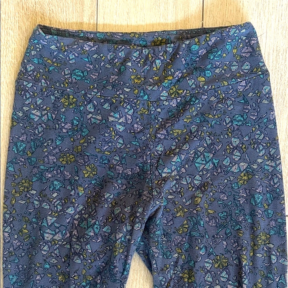 LuLaRoe OS Gray Blue Geometric Patterned Leggings One Size Buttery Soft Comfy